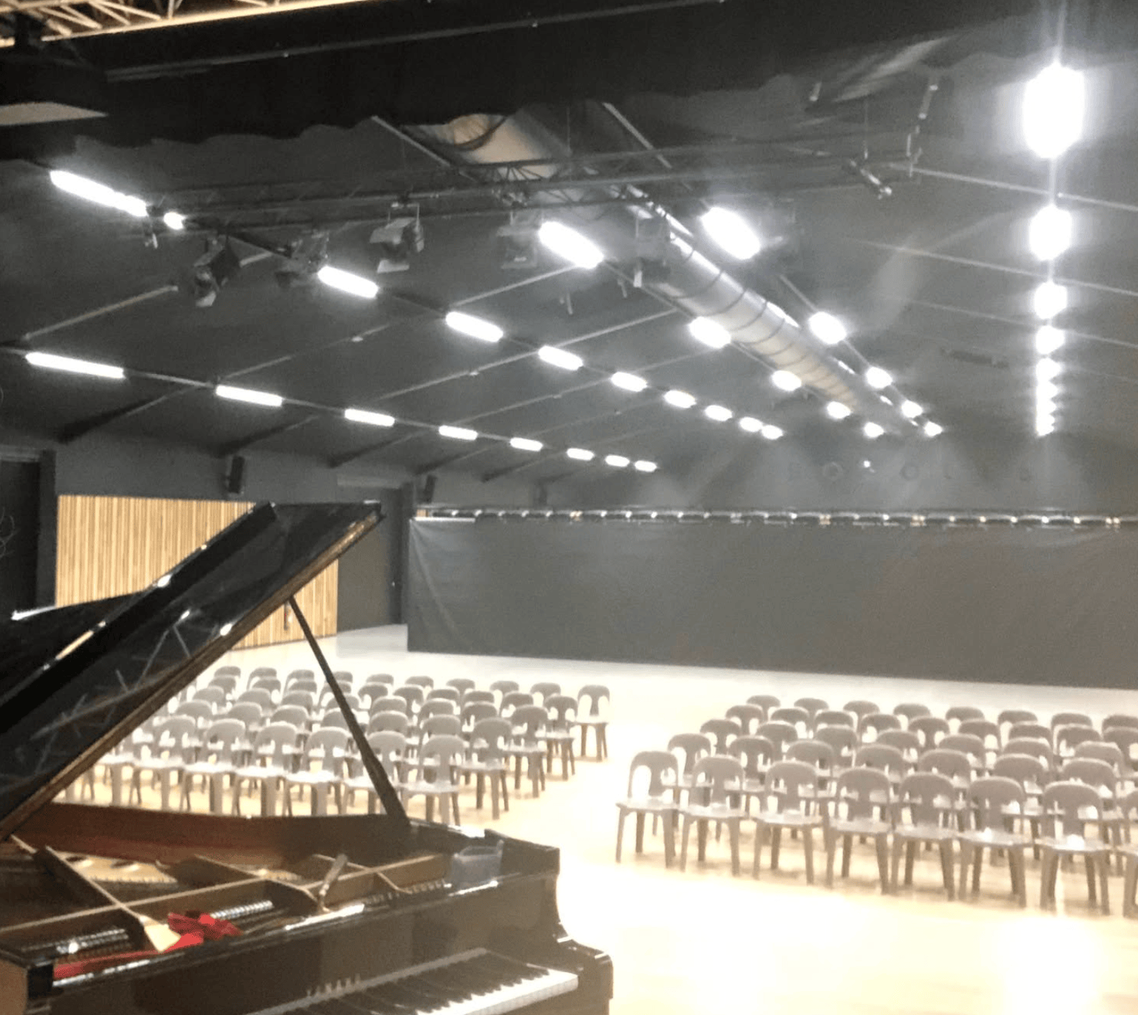 salle spectacle piano